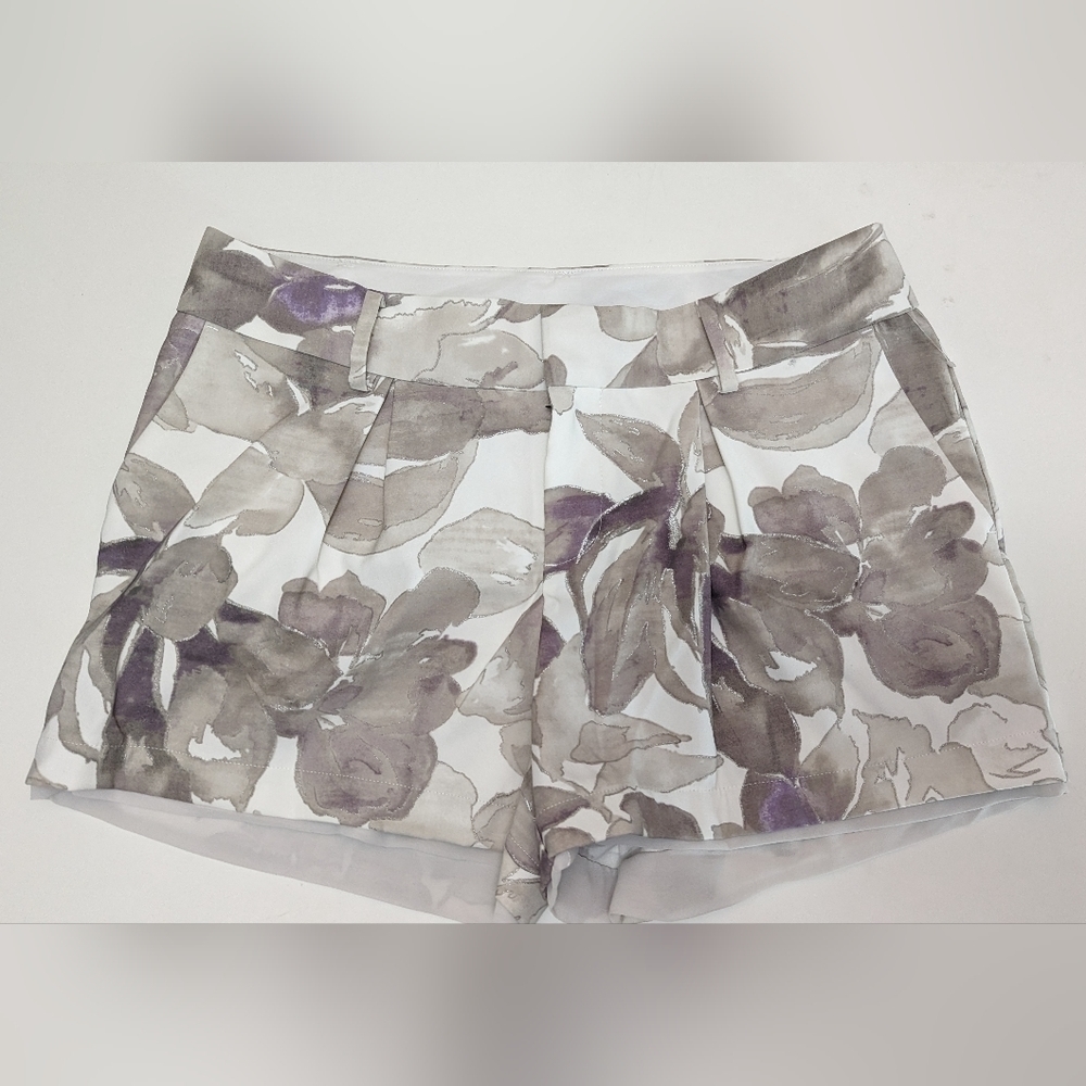 - Vera Wang women's floral shorts size 10